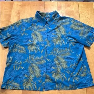 Vguc vintage Sag Harbor women short sleeve button down 100% silk shirt.